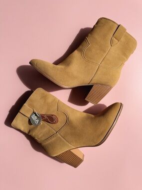 Sz 8.5 MIA Marnie Tan Faux Suede Boho Western Block Heel Ankle Booties NWOB
